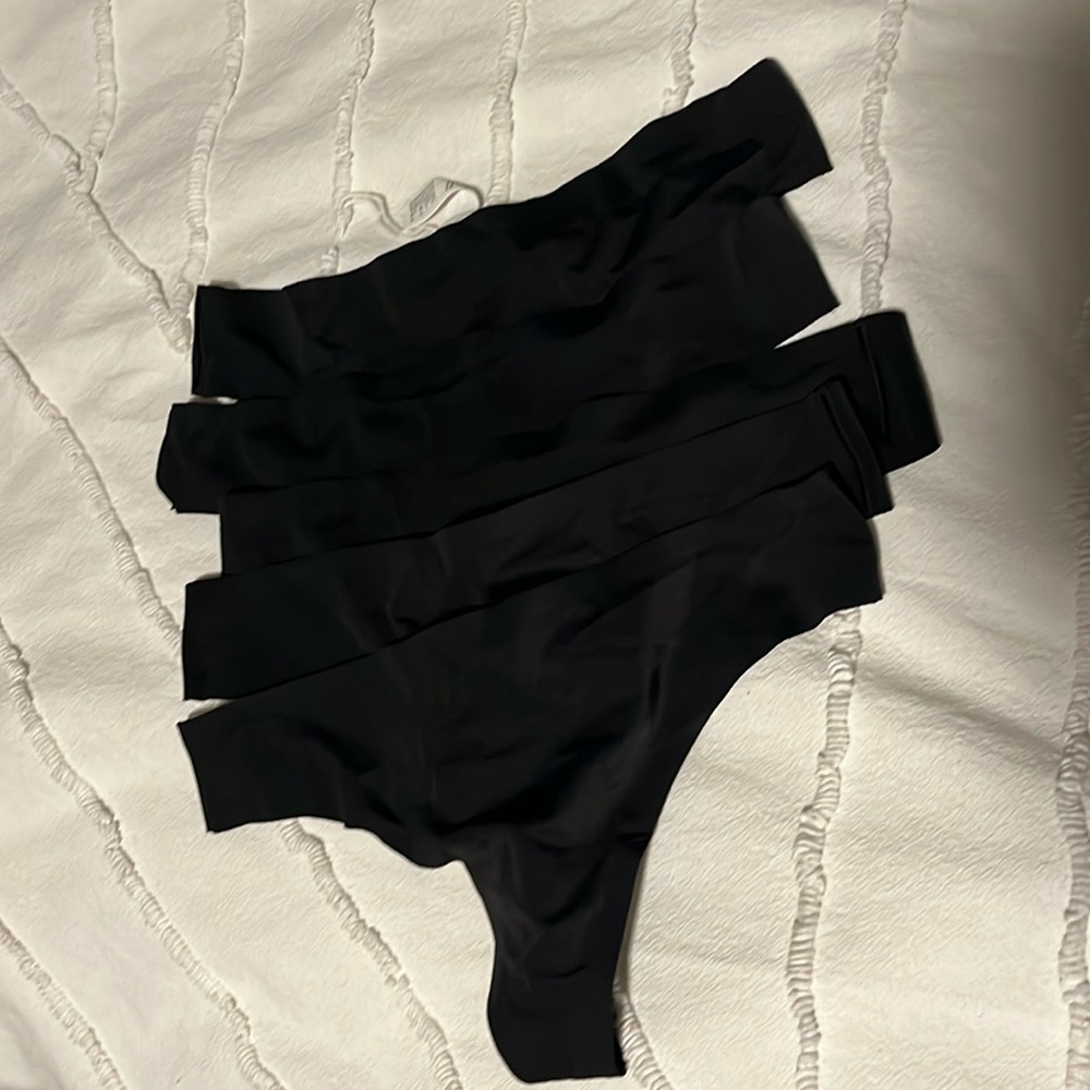 InvisiWear Mid-Rise Thong Underwear
5 Pack lululemon